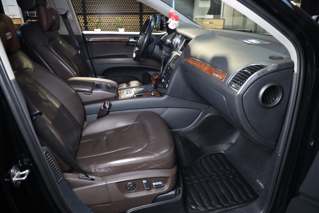 Audi Q7 2015 фото 11