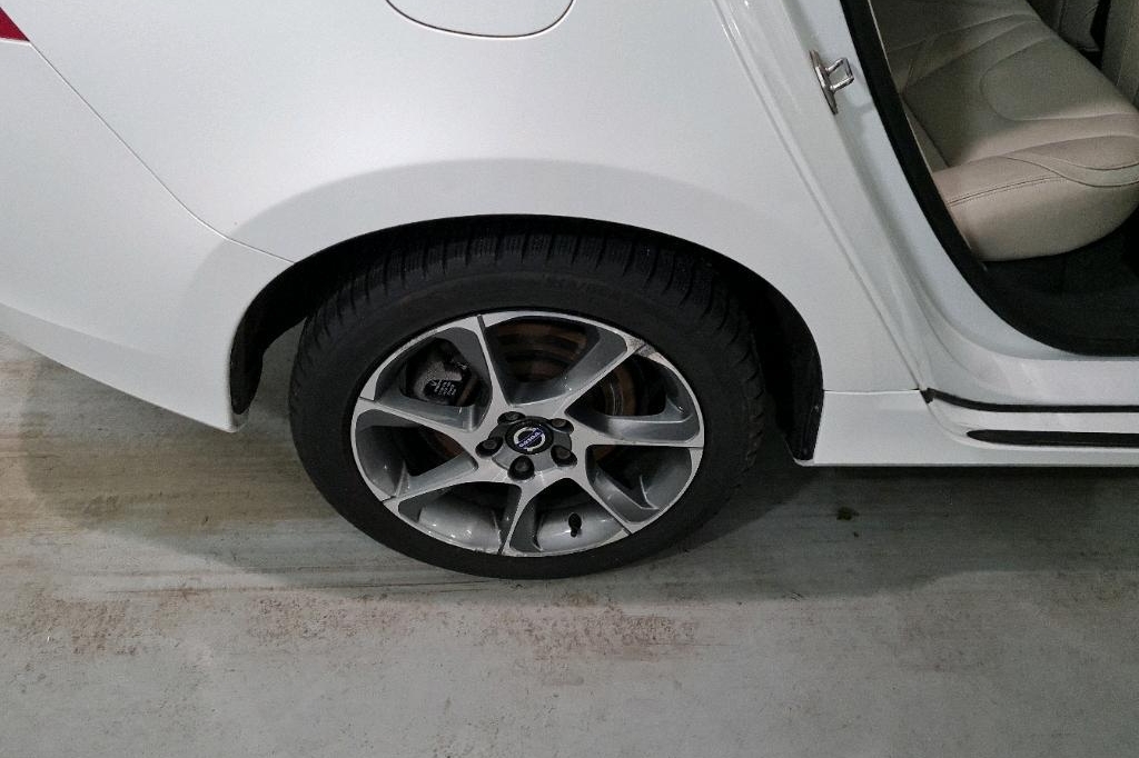 Volvo V60 2016 фото 14