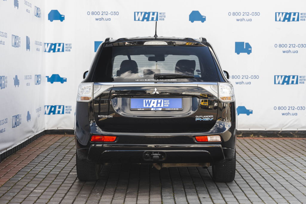 Mitsubishi Outlander PHEV Plug-In Hybrid 2013 photo 9