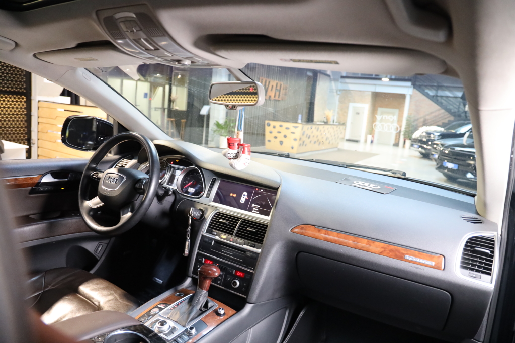 Audi Q7 2015 фото 18