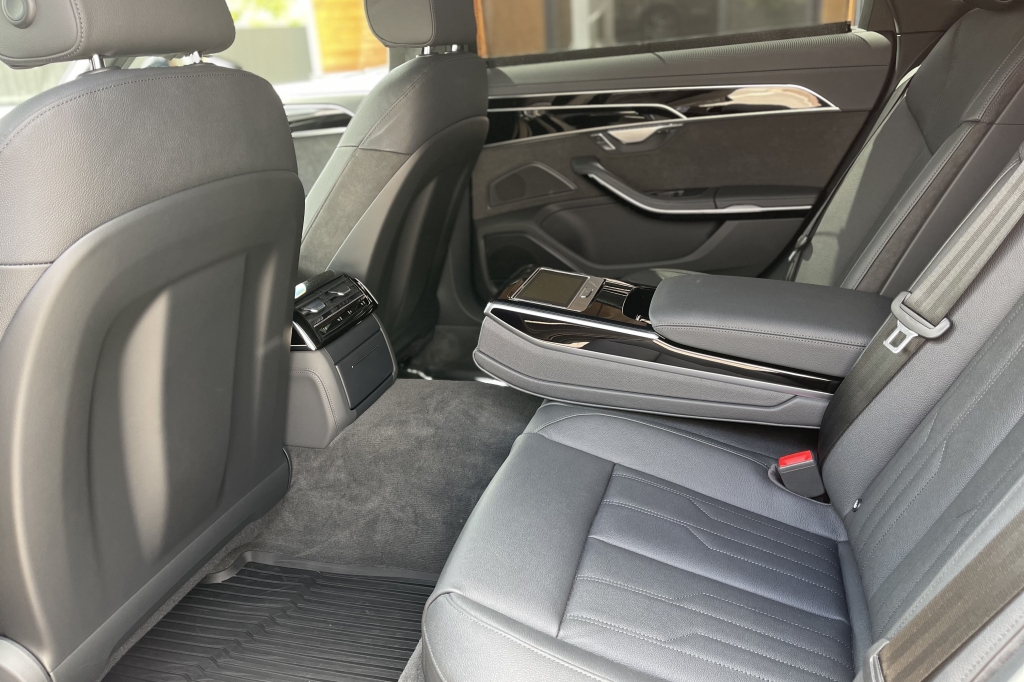 Audi A8 Long Black Stile 2020 фото 8