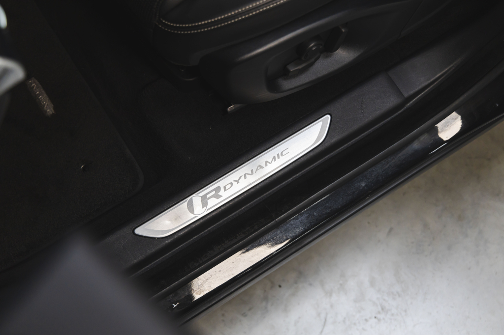 Jaguar E-Pace 2018 фото 22