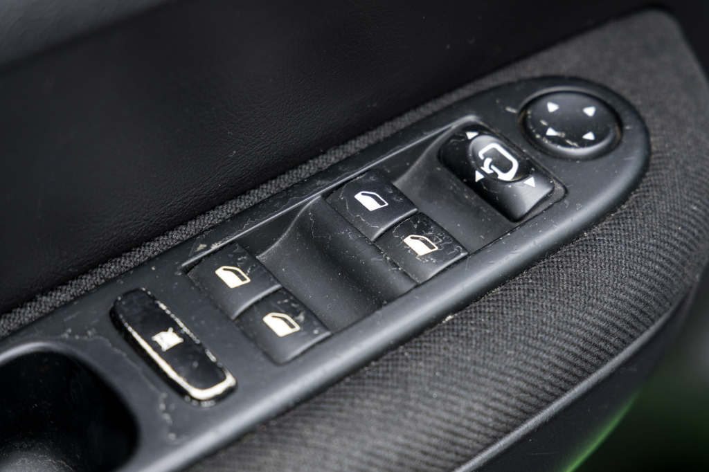 Peugeot 307 SW 2008 фото 15