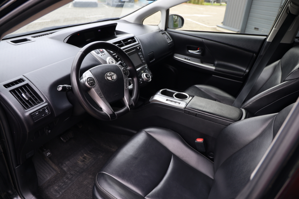 Toyota Prius Prime 2016 фото 17