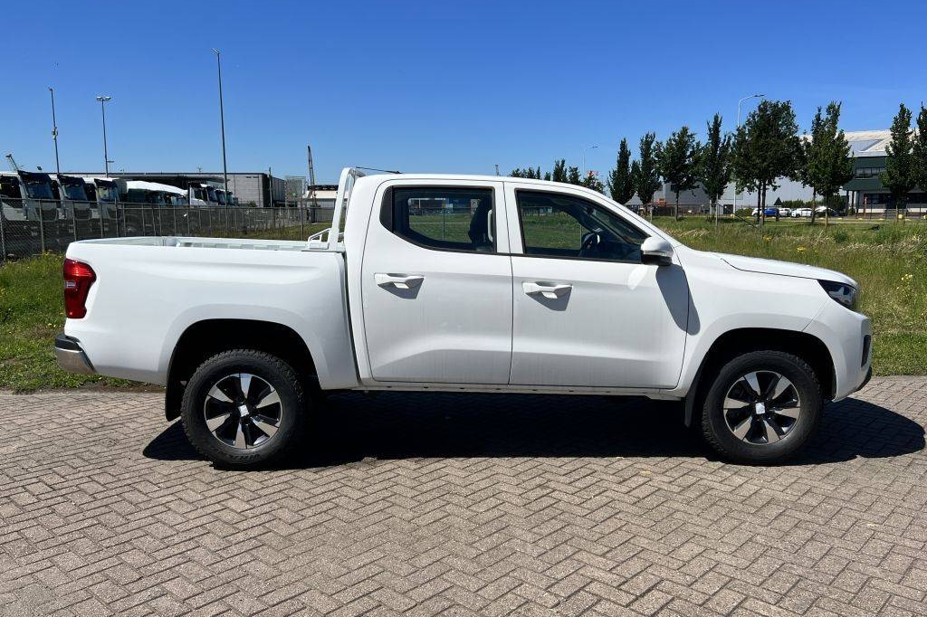 Peugeot Landtrek Double Cab 4x4 1.9L Diesel 6-Speed 2023 фото 5