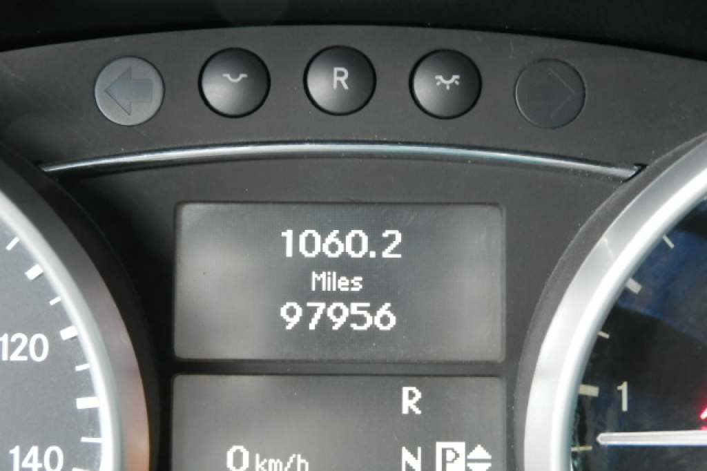 Mercedes-Benz GL 350 2011 фото 12