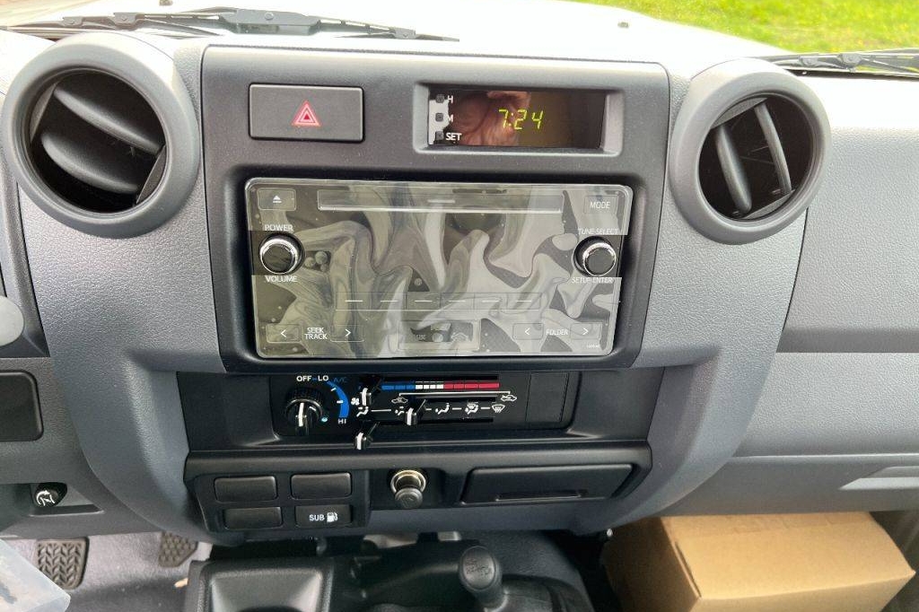 Toyota Land Cruiser 4x4 4.2D 2023 фото 9