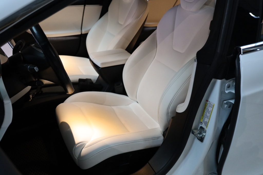 Tesla Model S 2017 фото 25