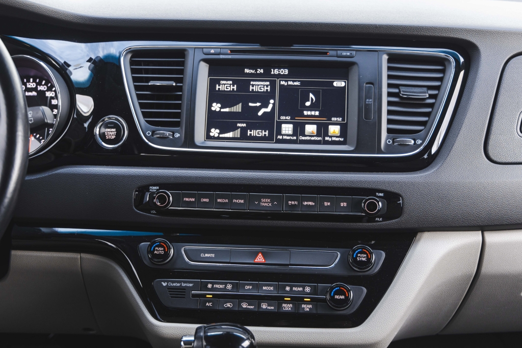 Kia Carnival 2015 фото 27