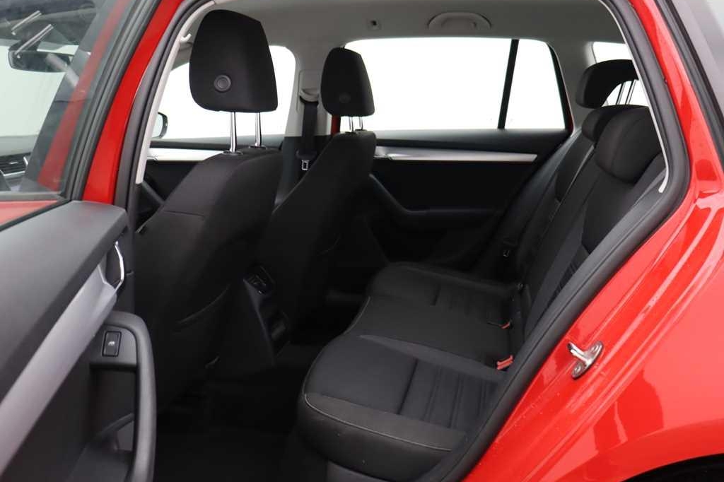 Skoda Octavia Combi 2018 photo 4