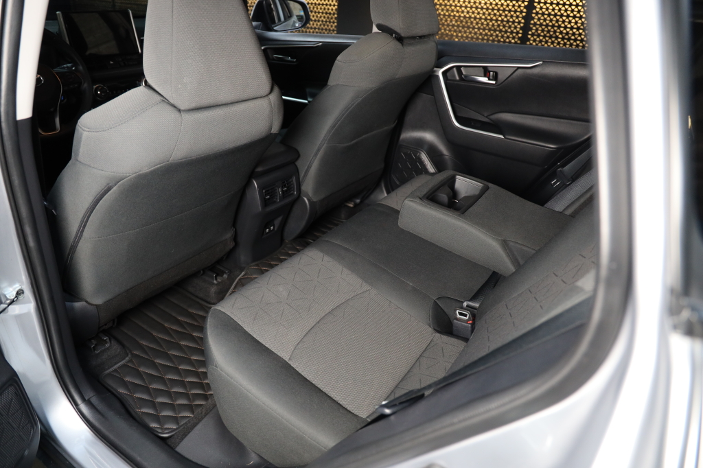 Toyota RAV4 2020 фото 10