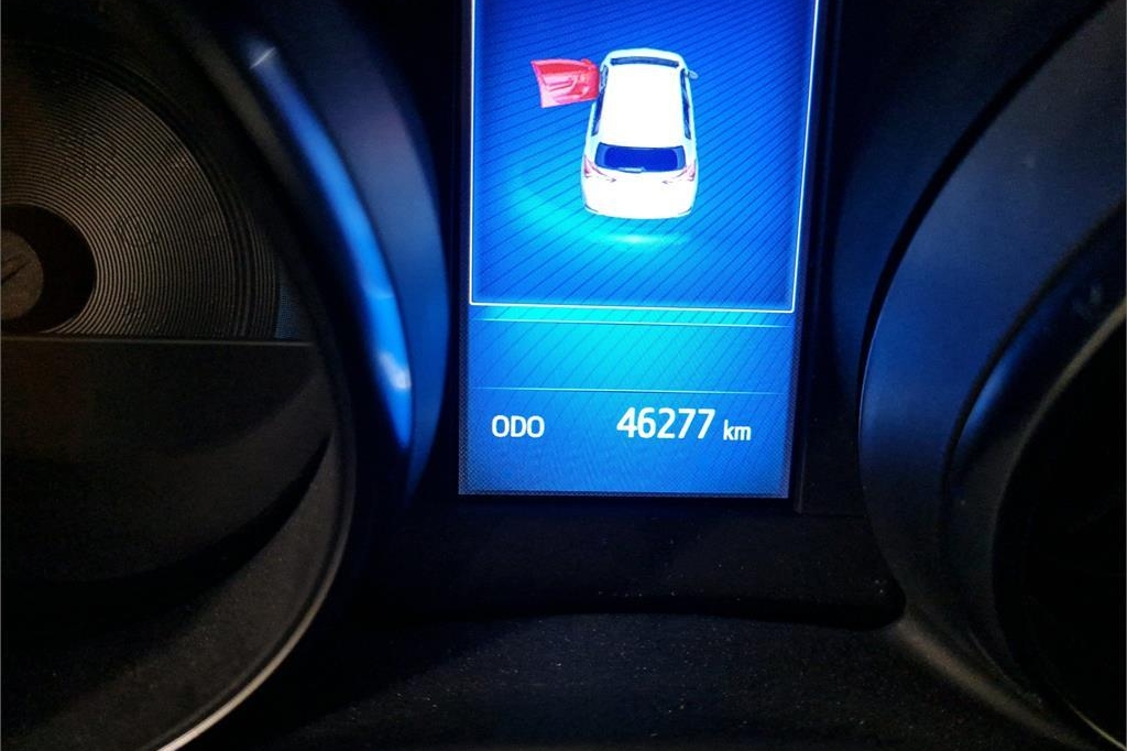 Toyota Auris 2018 фото 4