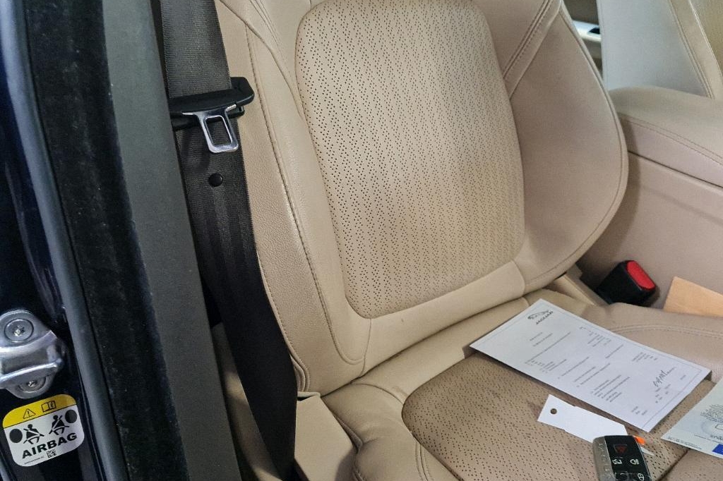 Jaguar XF Sportbrake 2018 фото 11