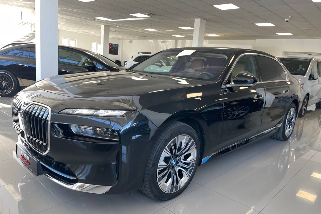 BMW i7 2024 photo 3
