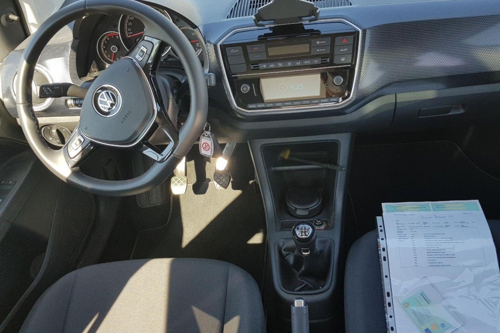 Volkswagen Up 2020 фото 2