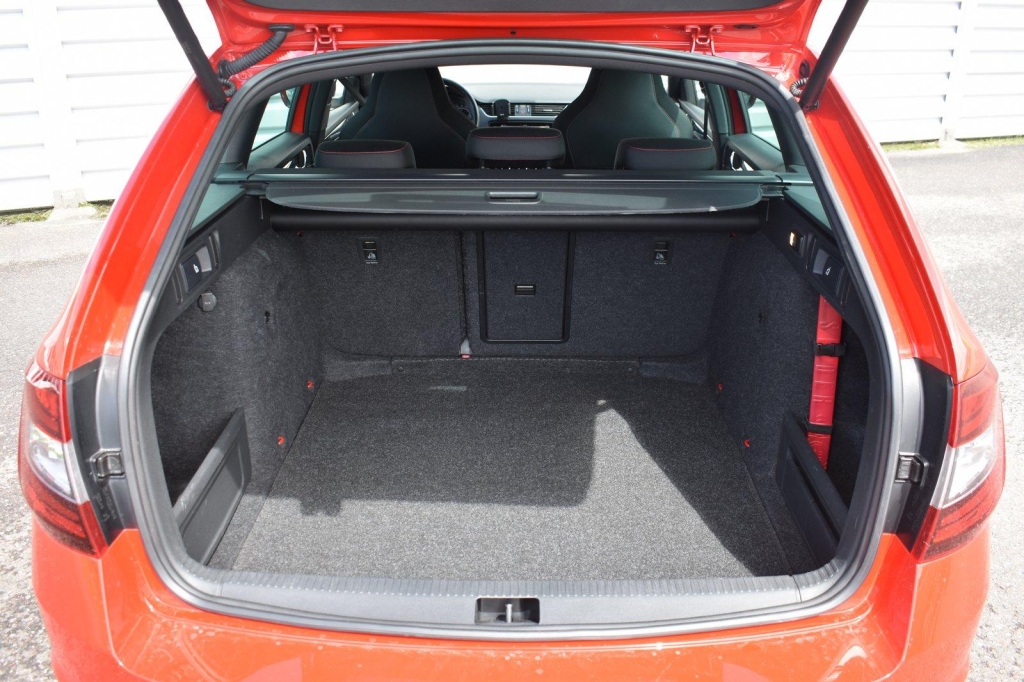 Skoda Octavia Combi RS 2018 photo 6