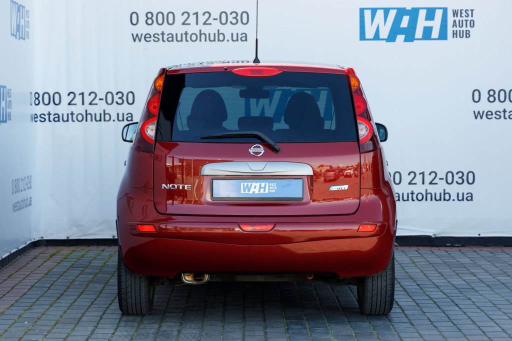 Nissan Note 2011 photo 4