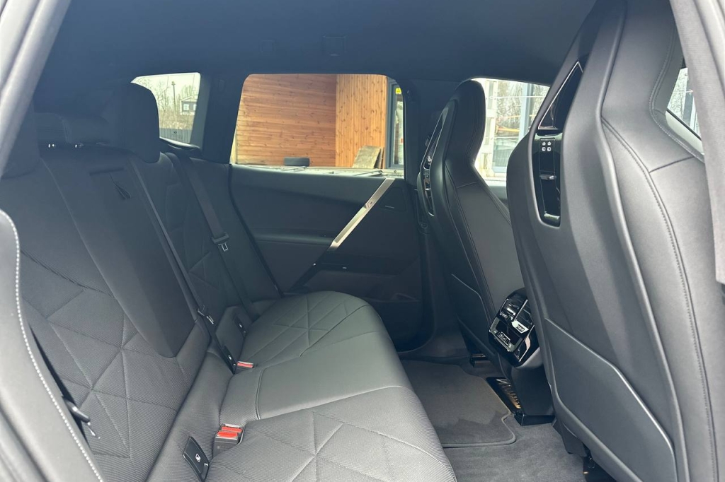 BMW iX xDrive40 2023 photo 16