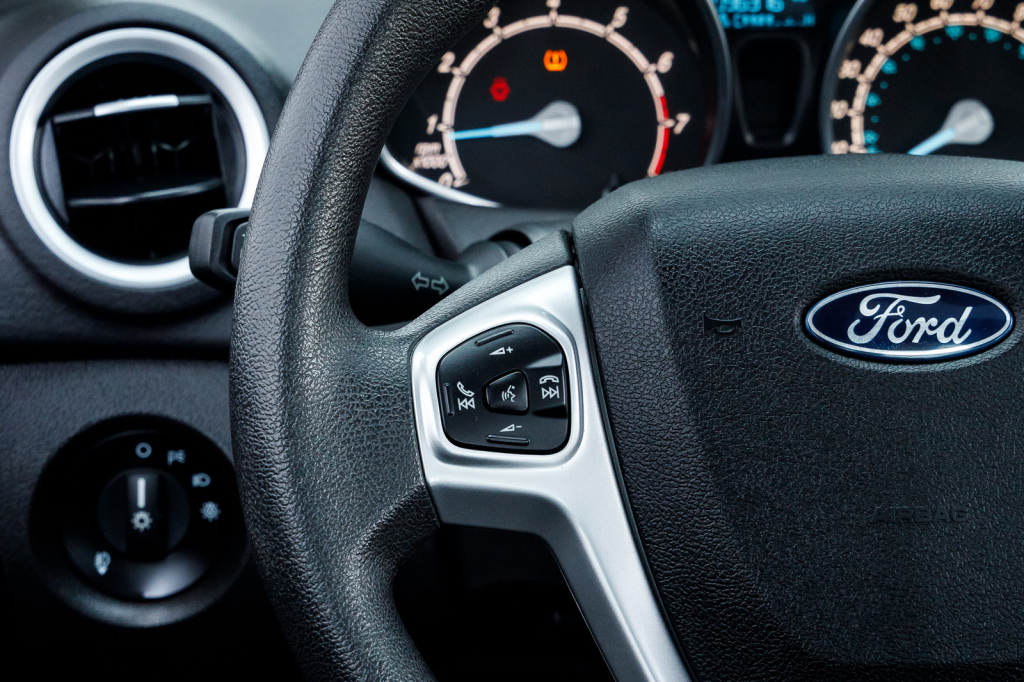 Ford Fiesta SE 2019 фото 14