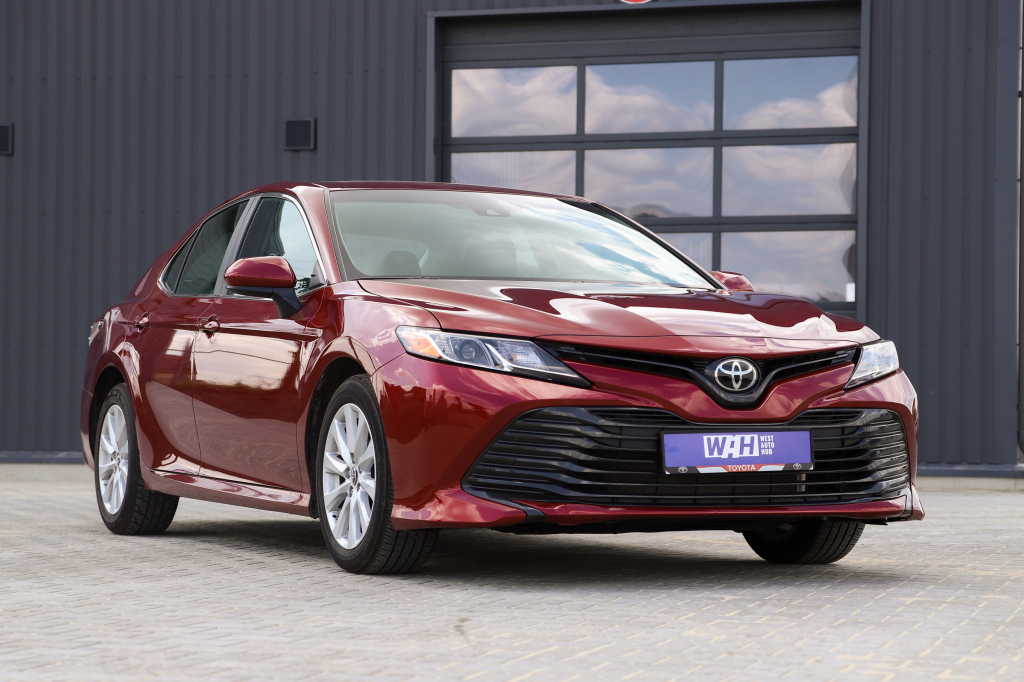 Toyota Camry LE 2017 фото 11
