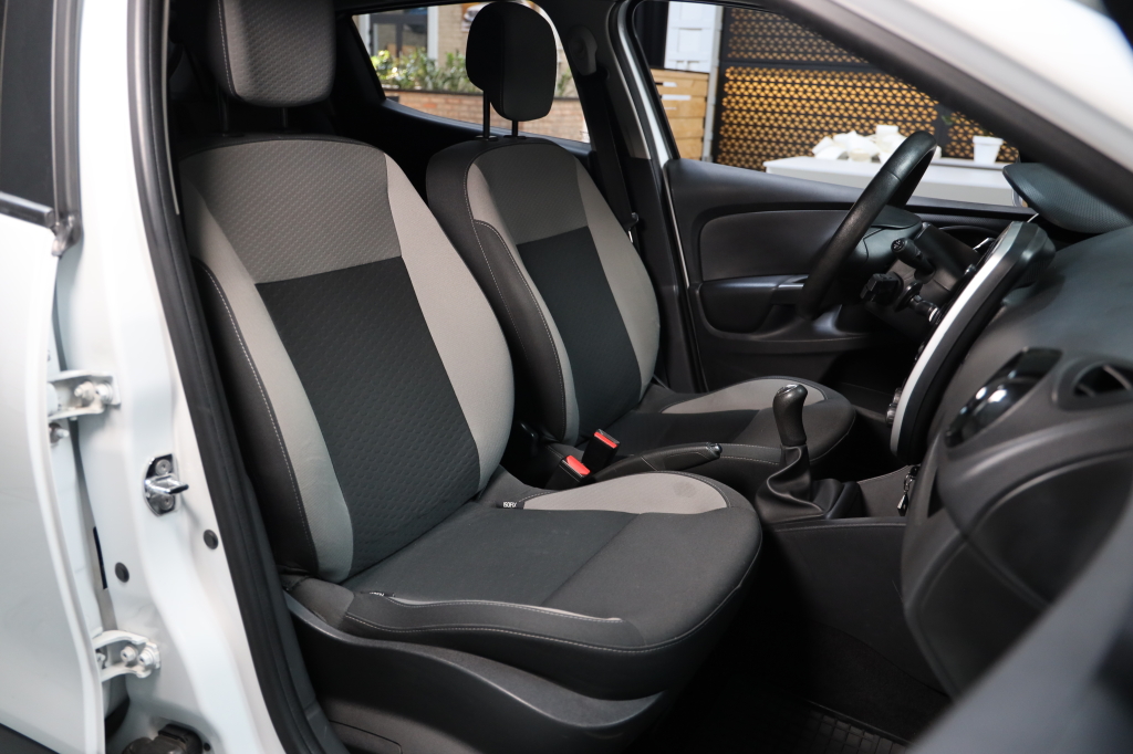 Renault Clio 2015 фото 23