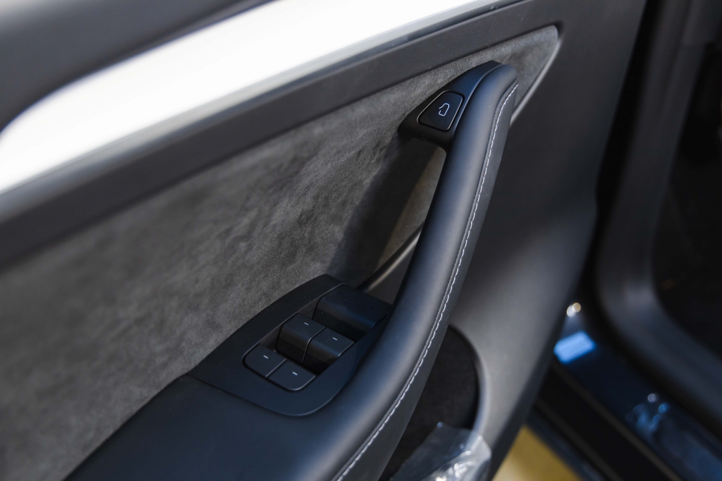 Tesla Model Y Long Range 2024 фото 18