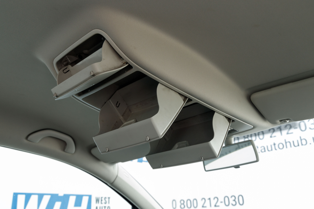 Volkswagen Touran MPI 2003 photo 15