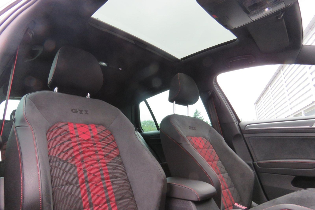 Volkswagen Golf GTI 2020 photo 3