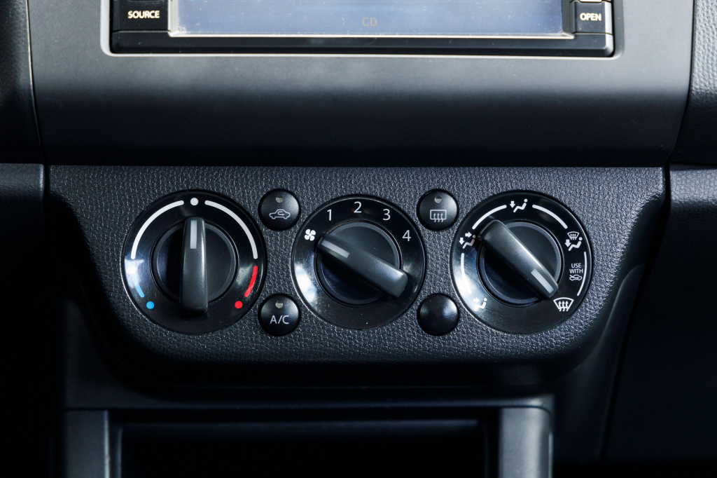 Suzuki Swift 2010 photo 15