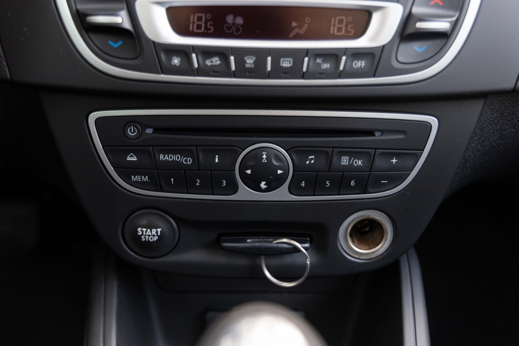 Renault Megane 2009 photo 24