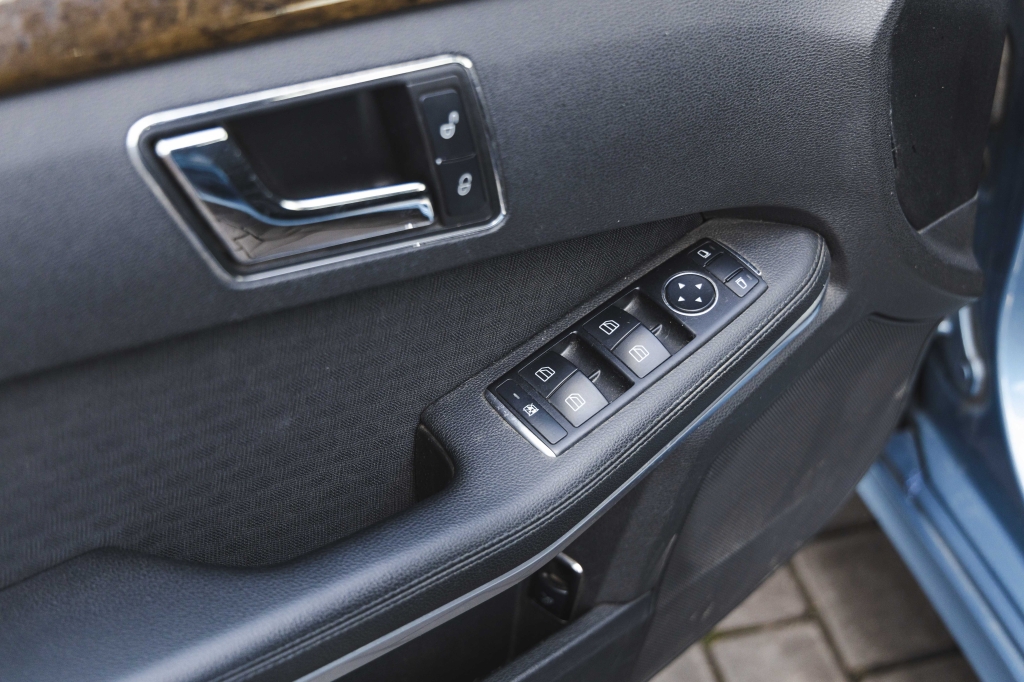 Mercedes-Benz E-Class 2010 фото 16