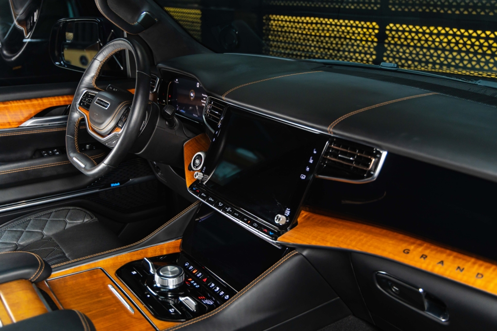 Jeep Grand Wagoneer 2022 фото 28