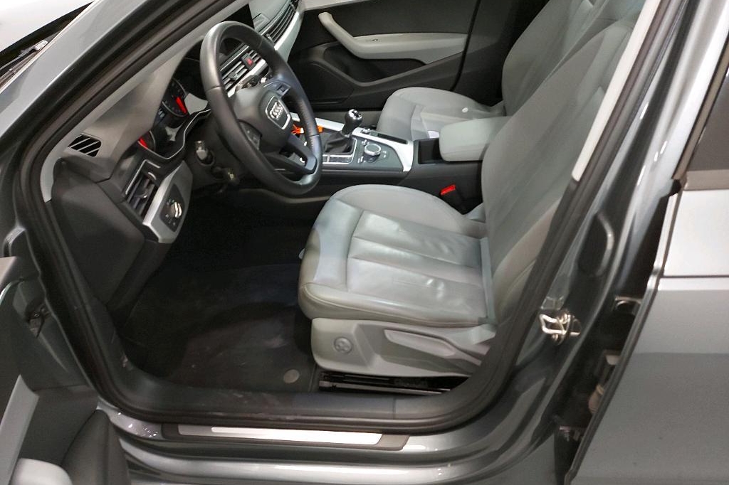 Audi A4 2018 фото 13