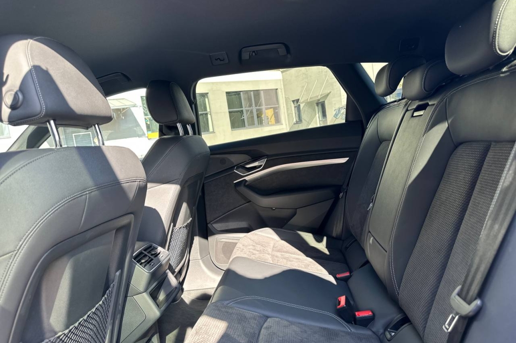 Audi e-tron 71 kWh  Quattro S-Line  2021 photo 16