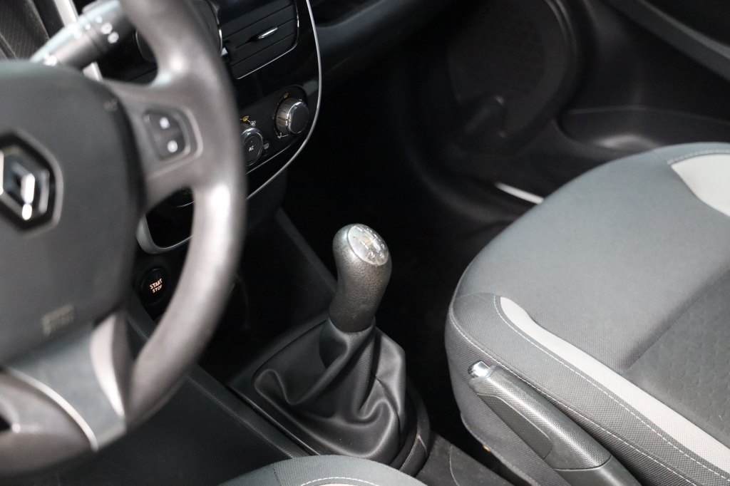 Renault Clio 2015 фото 13