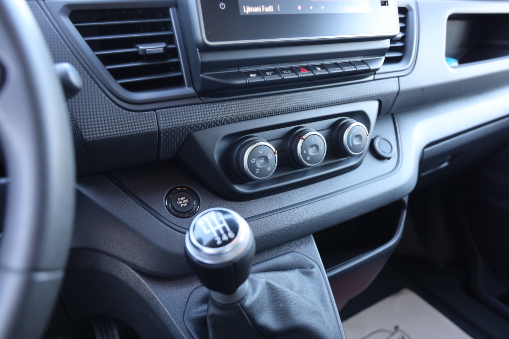 Renault Trafic 2023 фото 17