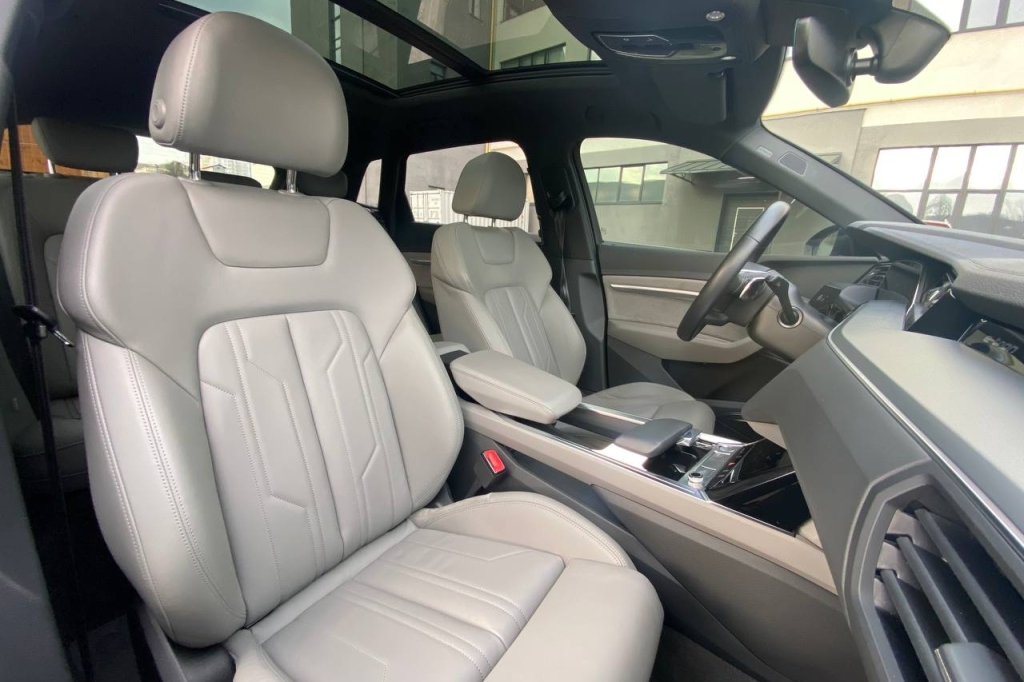 Audi e-tron 2019 фото 11