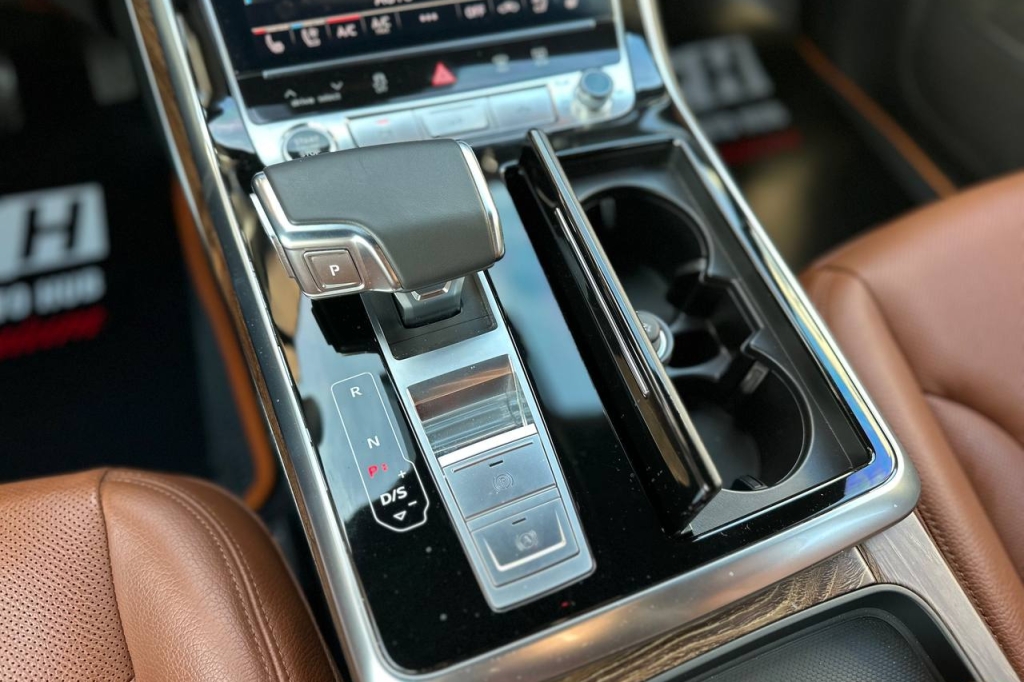 Audi Q8 50 TDI 2021 фото 25