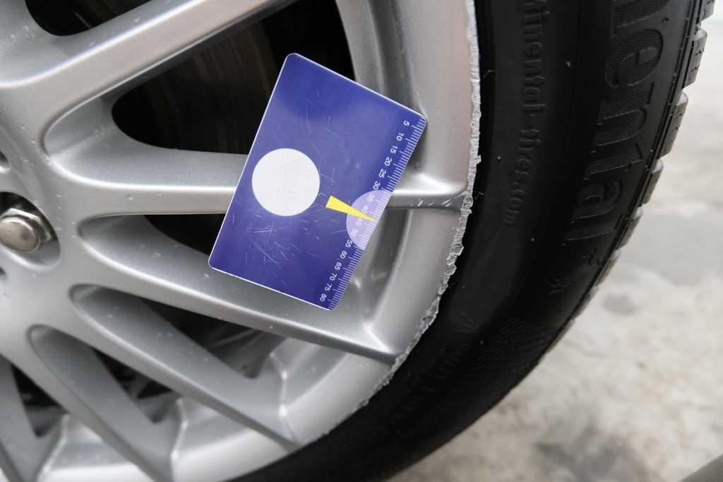 Jaguar XE 2015 фото 10