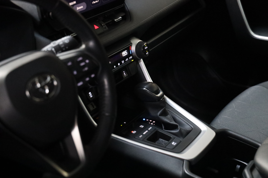 Toyota RAV4 2023 фото 20