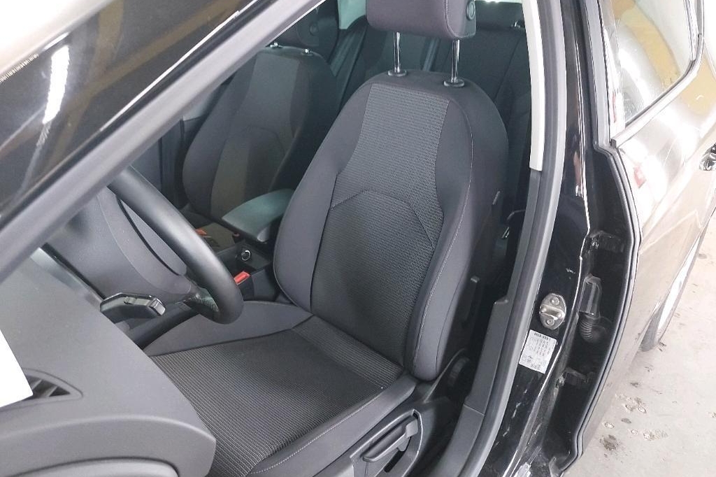 SEAT Leon 2019 photo 9