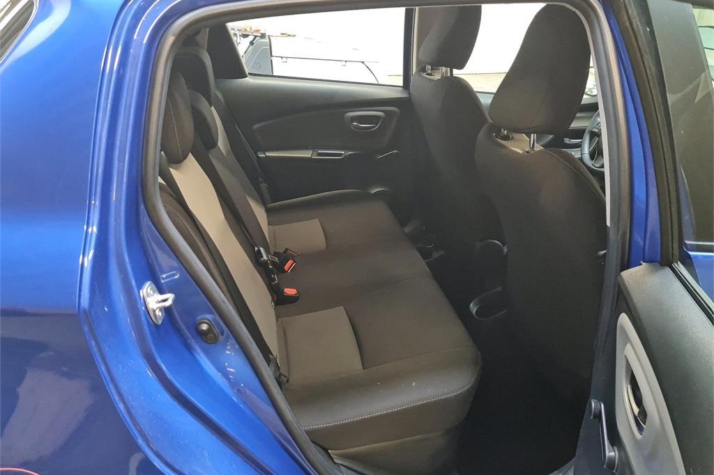 Toyota Yaris 2019 фото 1