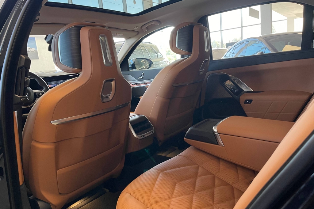 BMW i7 xDrive60 2023 фото 11