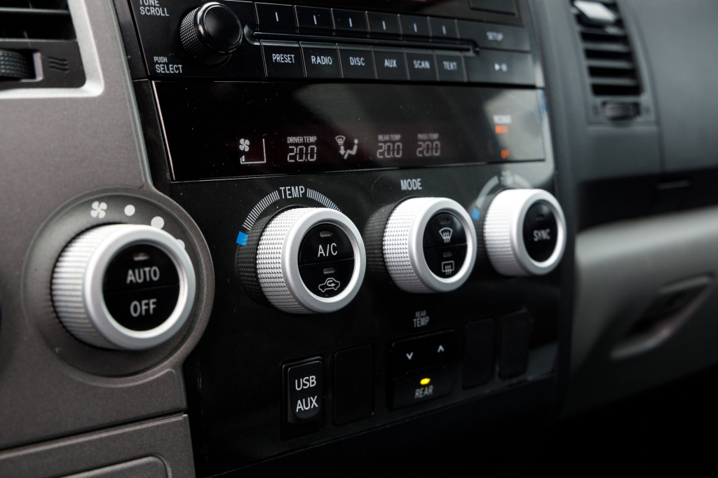 Toyota Sequoia SR5 2012 photo 25