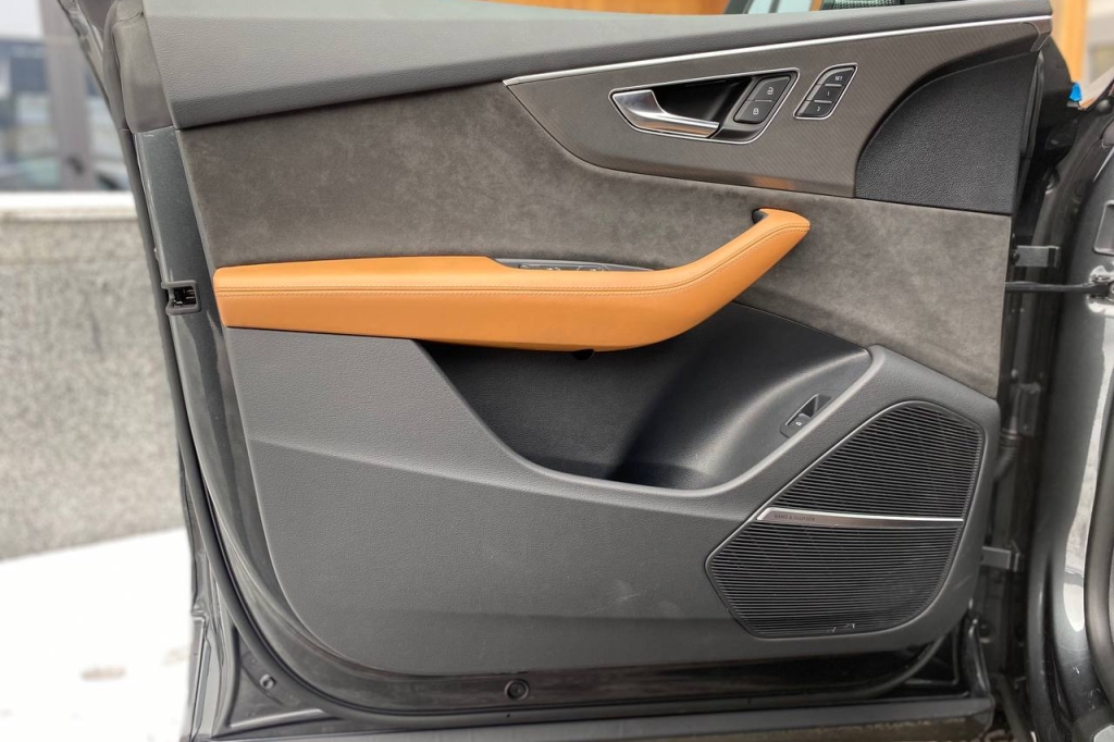 Audi RS Q8 2022 фото 6