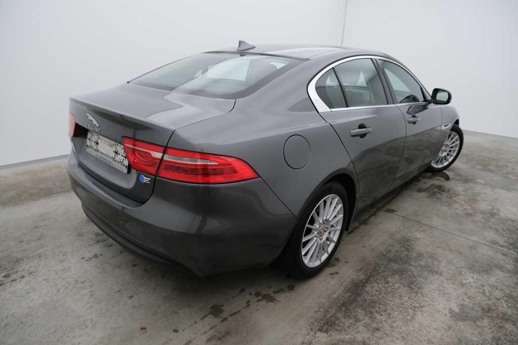 Jaguar XE 2015 фото 5