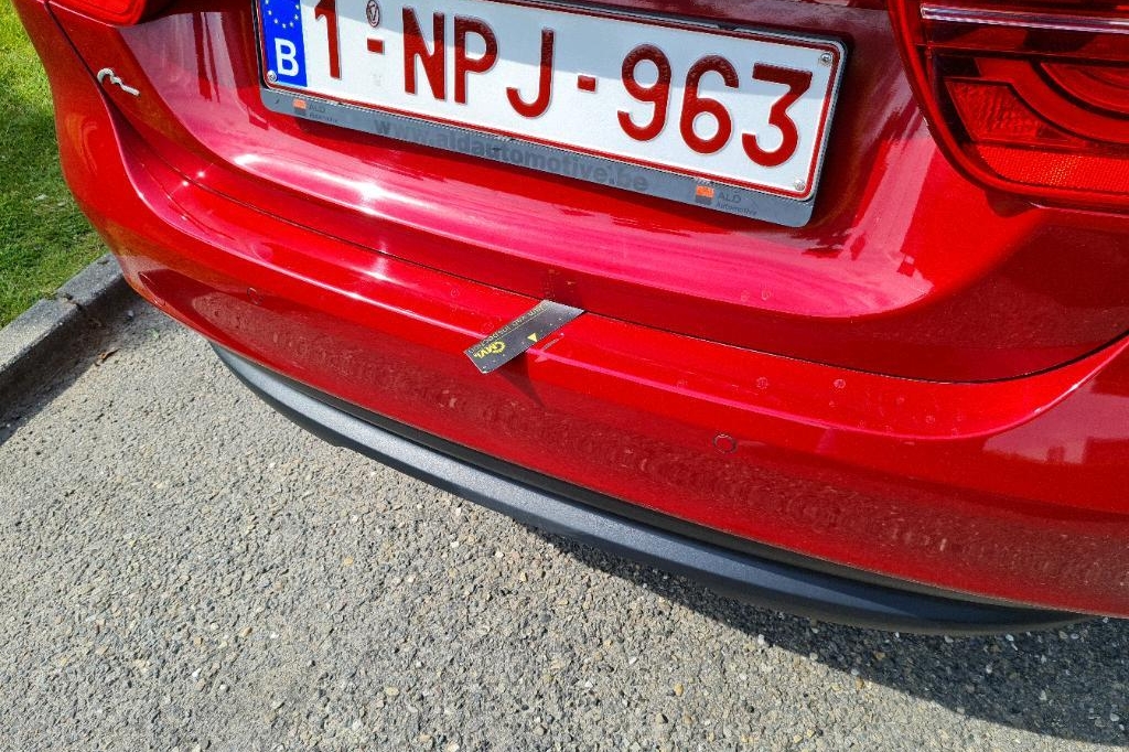 Jaguar XE 2016 photo 29