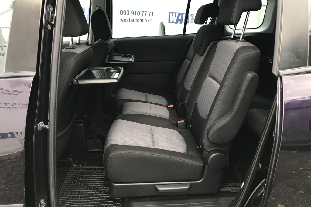 Mazda 5 фото 14