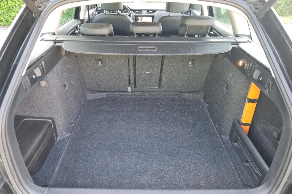 Skoda Octavia Combi 2018 photo 9