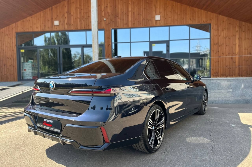 BMW 740 2023 фото 7
